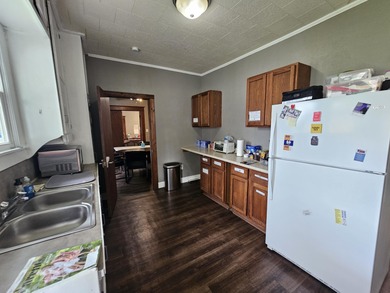 This is a very spacious office complex that can easily be made