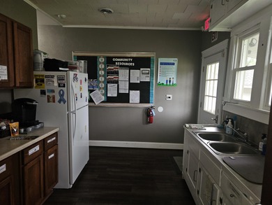 This is a very spacious office complex that can easily be made