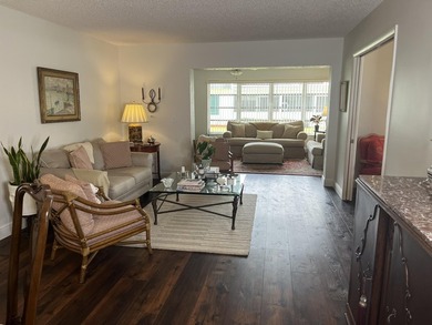 What a find! Well cared-for two bedroom, two bath townhouse with - photo 2