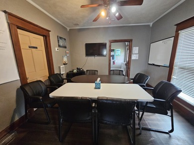 This is a very spacious office complex that can easily be made