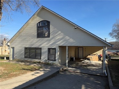 Lake of the Ozarks Home For Sale in Edwards Missouri