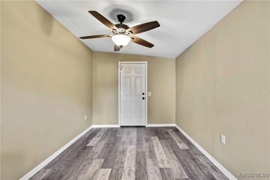 This beautifully renovated mobile home in Homosassa offers a - photo 27