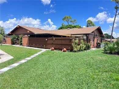 This charming townhouse features 2 bedrooms, 2 full bathrooms - photo 1
