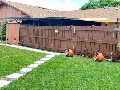 This charming townhouse features 2 bedrooms, 2 full bathrooms - photo 2
