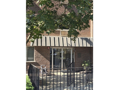 Bright and well-maintained 2-bed, 2-bath condo in the heart of - photo 2