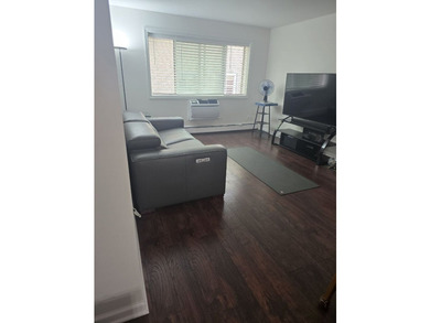 Bright and well-maintained 2-bed, 2-bath condo in the heart of - photo 3