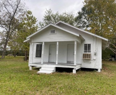 Lake Sam Rayburn  Home For Sale in Zavalla Texas