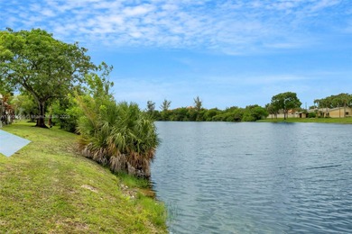(private lake, pond, creek) Townhome/Townhouse For Sale in Lauderhill Florida