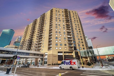 Rarely available THREE BEDROOM corner condo on the SKYWAY with a - photo 19