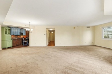 Rarely available THREE BEDROOM corner condo on the SKYWAY with a - photo 23
