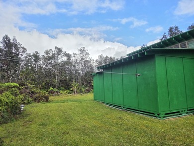 Set behind a gated driveway and surrounded by tropical greenery - photo 16