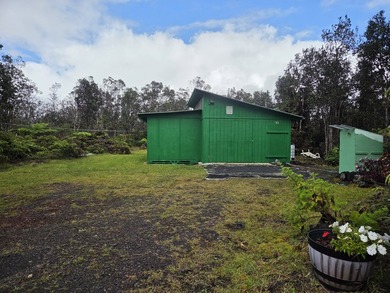 Set behind a gated driveway and surrounded by tropical greenery - photo 18
