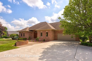 Experience effortless luxury in this beautifully maintained - photo 2