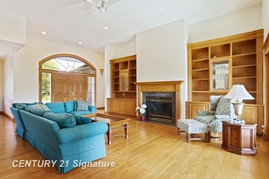 Experience effortless luxury in this beautifully maintained - photo 8