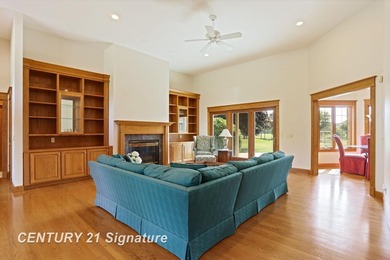 Experience effortless luxury in this beautifully maintained - photo 9