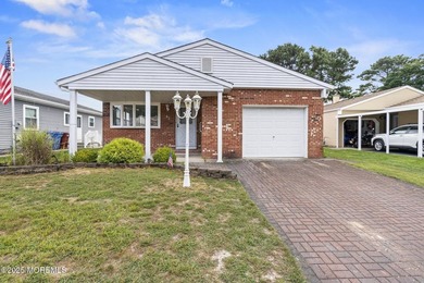 Mint 2-bed, 2-bath home located in the adult community of - photo 1