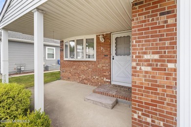 Mint 2-bed, 2-bath home located in the adult community of - photo 2