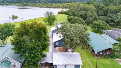 Stunning Lakefront Home on Lake Sam Rayburn! Located just 2 - photo 7