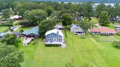 Stunning Lakefront Home on Lake Sam Rayburn! Located just 2 - photo 8