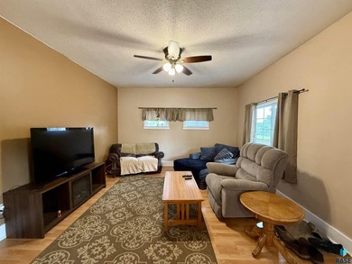 Charming residential property within a commercial lot, ideal for - photo 6