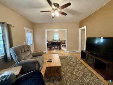 Charming residential property within a commercial lot, ideal for - photo 7