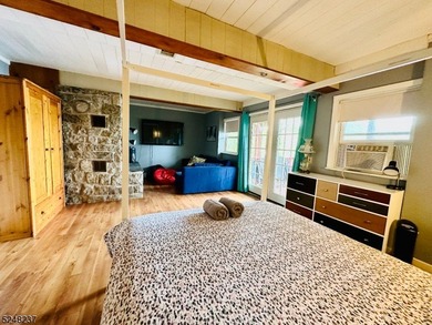 This exceptionally charming fully furnished lake-house is - photo 15