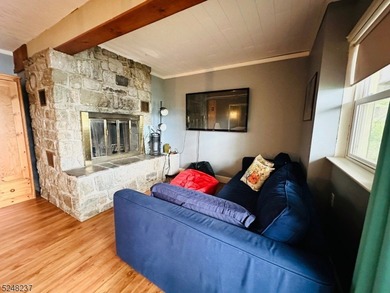 This exceptionally charming fully furnished lake-house is - photo 16