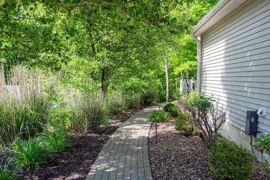 Spectacular, one of a kind Candlewood lakefront home! This - photo 19