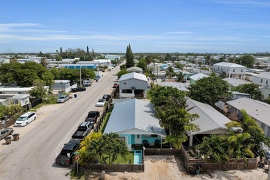 Positioned perfectly on a corner lot with ample outdoor space & - photo 38