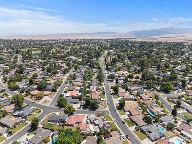 Welcome to a well-loved Bakersfield Country Club area home - photo 5