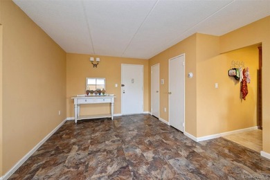 Beautifully maintained and move in ready. 2 bedroom, 2 full bath - photo 3