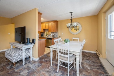 Beautifully maintained and move in ready. 2 bedroom, 2 full bath - photo 4