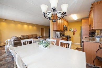 Beautifully maintained and move in ready. 2 bedroom, 2 full bath - photo 5