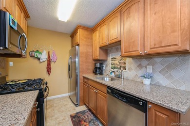 Beautifully maintained and move in ready. 2 bedroom, 2 full bath - photo 6