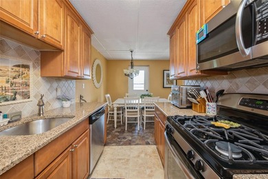 Beautifully maintained and move in ready. 2 bedroom, 2 full bath - photo 8