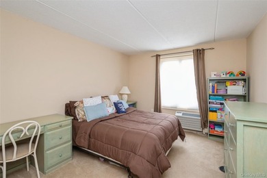 Beautifully maintained and move in ready. 2 bedroom, 2 full bath - photo 9