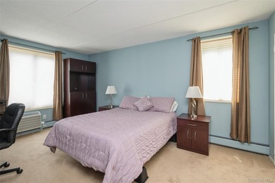 Beautifully maintained and move in ready. 2 bedroom, 2 full bath - photo 10