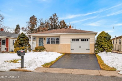 (private lake, pond, coastal) Home For Sale in Toms River New Jersey