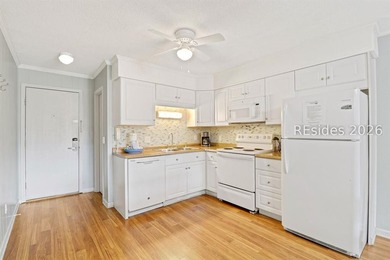 Welcome to this bright two-bedroom, two-bath villa in Hilton - photo 8