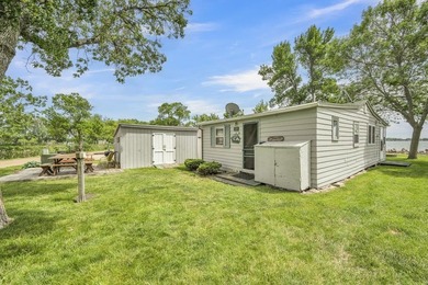 Summer Cottage... Beautiful lot with 56 feet of shoreline and an - photo 16