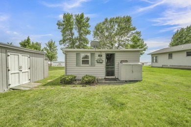 Summer Cottage... Beautiful lot with 56 feet of shoreline and an - photo 18