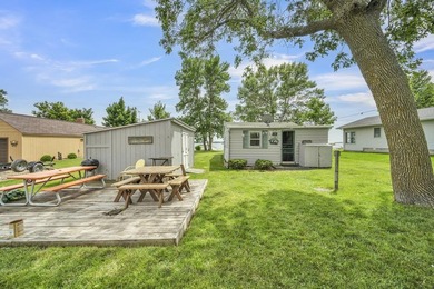 Summer Cottage... Beautiful lot with 56 feet of shoreline and an - photo 20