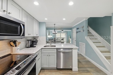 Turnkey, fully furnished 2BR/2.5BA Tanglewood townhome with - photo 2