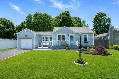 Welcome to this charming, beautifully updated Ranch featuring 2 - photo 1