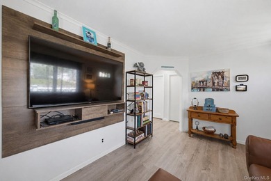 Welcome to this charming, beautifully updated Ranch featuring 2 - photo 2