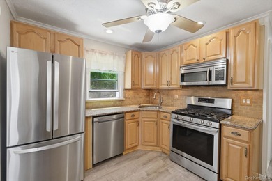 Welcome to this charming, beautifully updated Ranch featuring 2 - photo 6