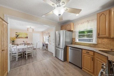 Welcome to this charming, beautifully updated Ranch featuring 2 - photo 7