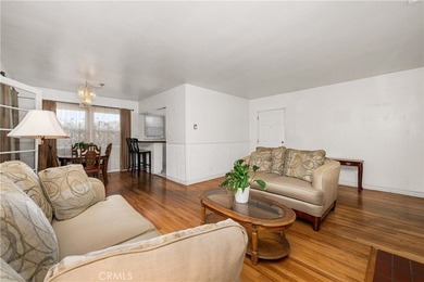 Wonderful mid-century Plaza property situated on a very generous - photo 13