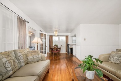 Wonderful mid-century Plaza property situated on a very generous - photo 14