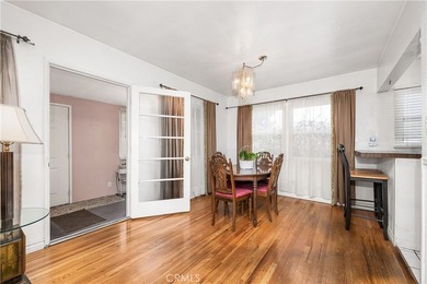 Wonderful mid-century Plaza property situated on a very generous - photo 15